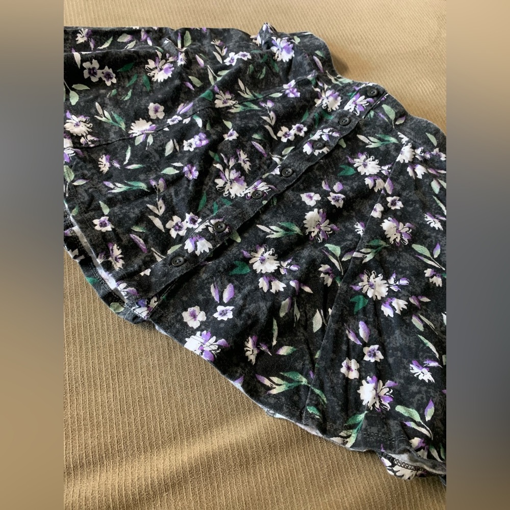 American Eagle Black and Gray Floral Skirt Stretchy Size Small